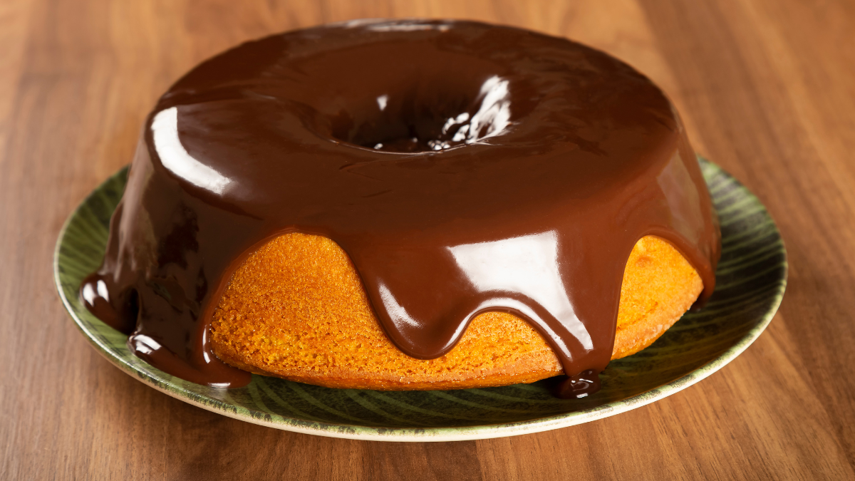 Bolo de Cenoura Fofinho com Cobertura de Chocolate